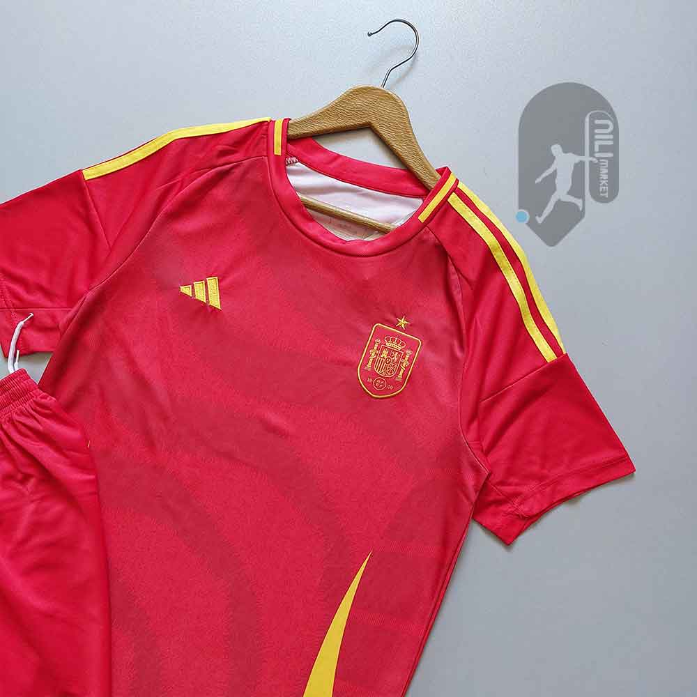 لباس اول اسپانیا (ورژن هوادار - طرح یورو 2024) همراه با شورت ورزشی