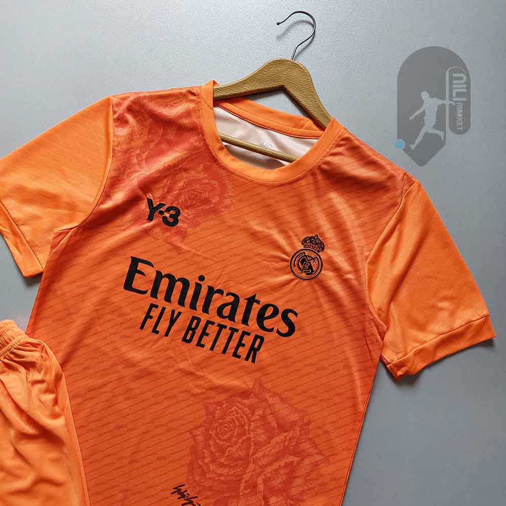 لباس چهارم رئال مادرید (ورژن هوادار - فصل 23/24) به همراه شورت ورزشی