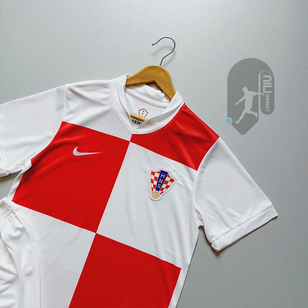 لباس اول کرواسی (ورژن هوادار - طرح یورو 2024) به همراه شورت وزرشی